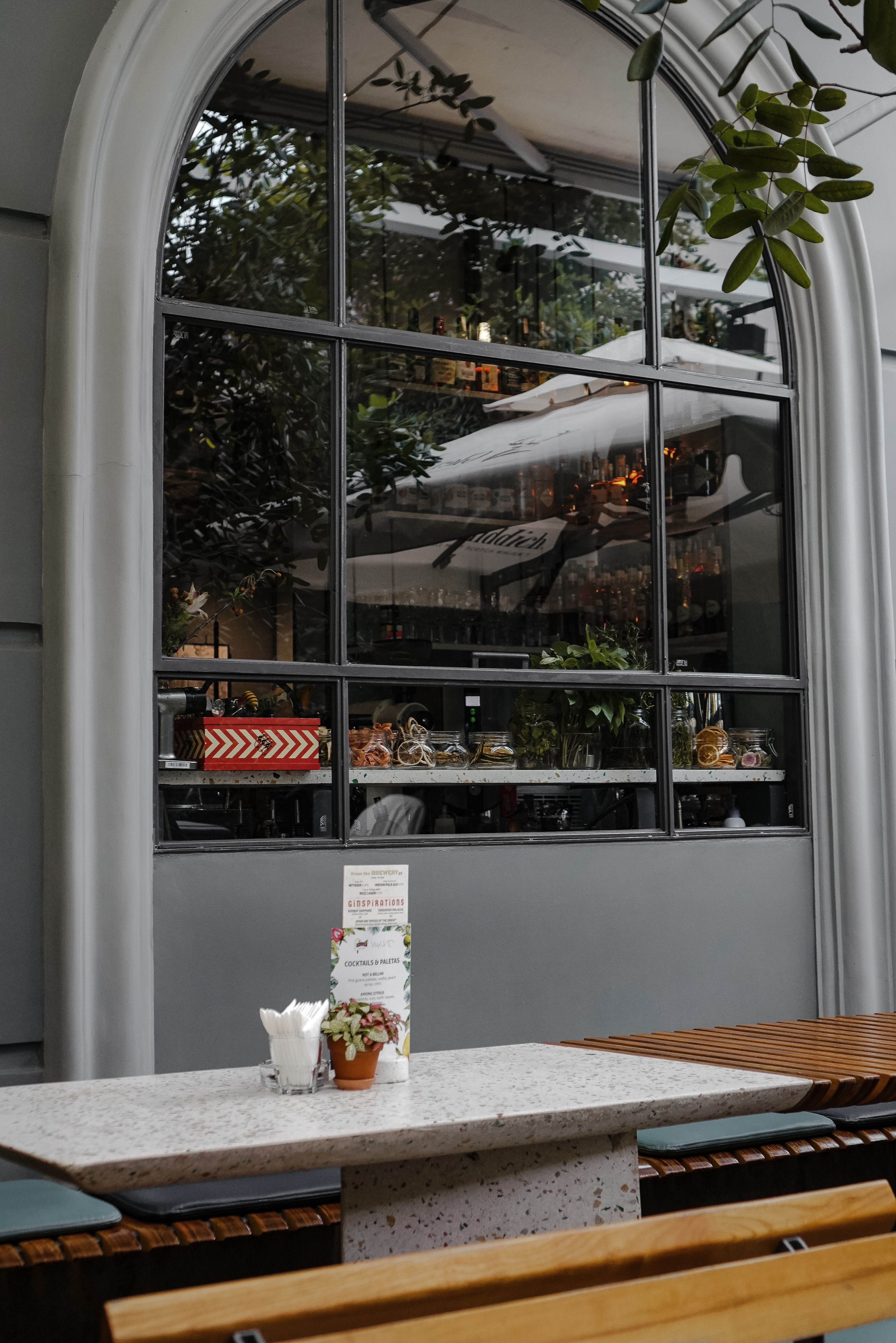 Cozy Luna and Oak café window